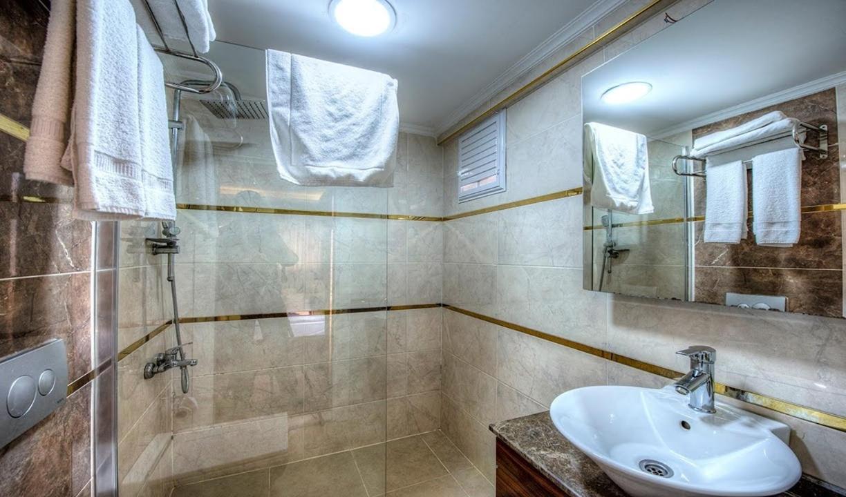 Madi Hotel